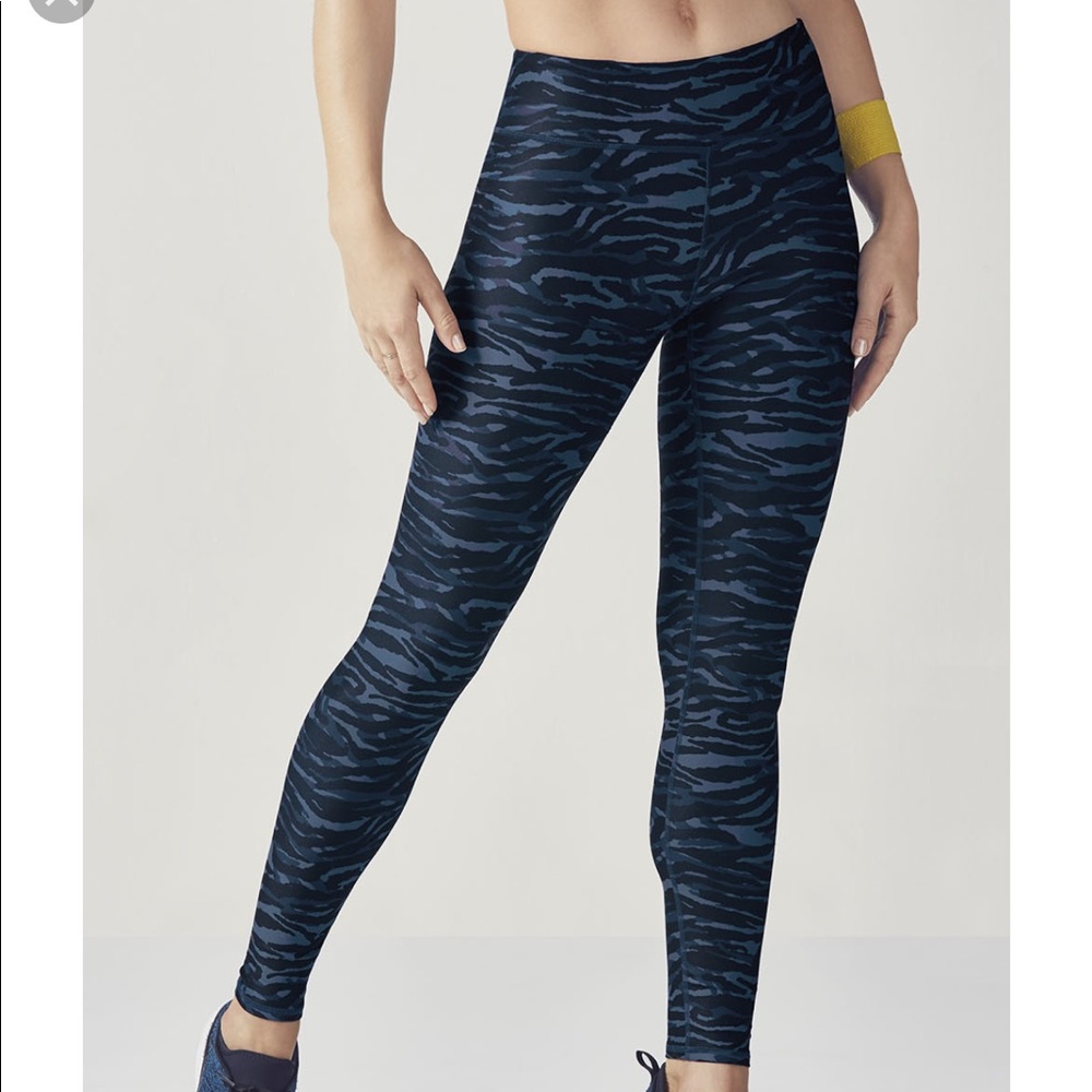Fabletics Salar Leggings twilight tiger print XS